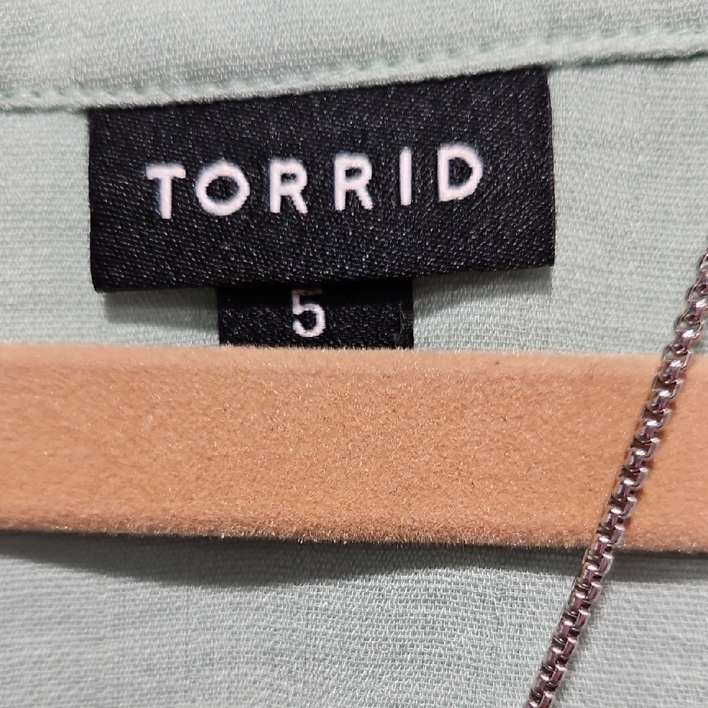 Torrid Mint Green V-Neck Top - Picture 2 of 4